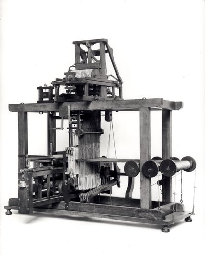 Primeiro tear totalmente automatizado inventado por Jacques de Vaucanson (1709-82) c.1745 de French School