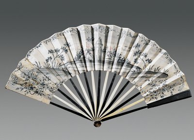 Ventilador de meia-lua, retratando a paisagem e a figura feminina, ébano e pau de guarda de marfim de French School