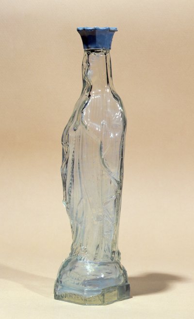 Lourdes água em uma garrafa a forma da Virgem Maria (vidro) de French School