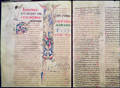 Ms 1215 t.4 f.56v Historiated H inicial representando um centauro e historiated inicial eu descrevendo a águia de São João silenciando o herético Ário, do Evangelho de São João, Bíblia de St. Etienne Har de French School