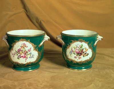 Par de refrigeradores de gelo Sevres, do Frederick V Service, 1758 (porcelana de pasta mole) de French School