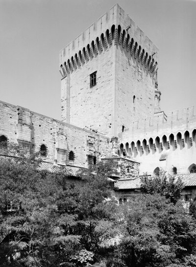 Palais des Papes, Palais Vieux do Papa Bento XII (d. 1342), Torre de Campane, 1338-40 de French School