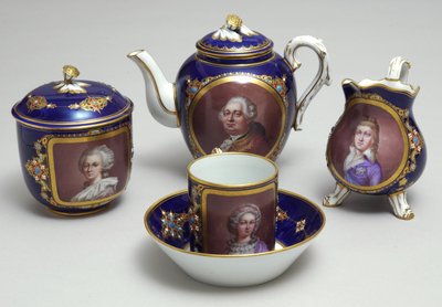 Parte de um serviço de chá com retratos de Luís XVI (1754-93) e Maria Antonieta (1755-93), Sevres, França, c.1789 (porcelana) de French School