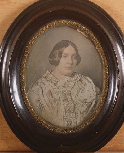 Retrato de uma mulher desconhecida, 1850 (daguerreótipo colorido) de French School
