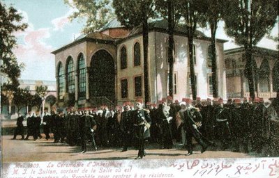 Cartão postal representando a Cerimônia de posse do Sultão Mehmet V (1844-1918) Maio de 1909 (foto colorida) de French School