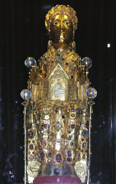 Relicário estátua de St. Foy, c.980 (ouro, prata, madeira, pedras preciosas e semipreciosas) (ver também 121295 e 245222) de French School