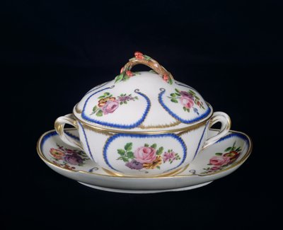 Taça e prato de Sevres, 1764 (porcelana) de French School