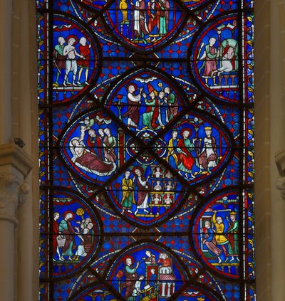 Vidro manchado da catedral de Chartres: detalhe da vida de São Tomás de Aquino de French School