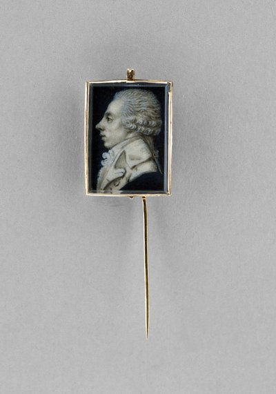 Stickpin com Retrato de um Homem, c.1780 (aguarela em marfim, gesso, velino, ouro 23k, cabelo e vidro) de French School