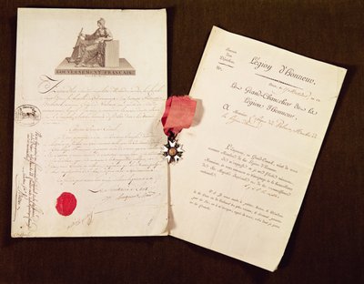 Os documentos e a medalha da nomeação de François Becherel como cavaleiro da Legião de Honra em 17 de julho de 1802 (mídia mista) de French School