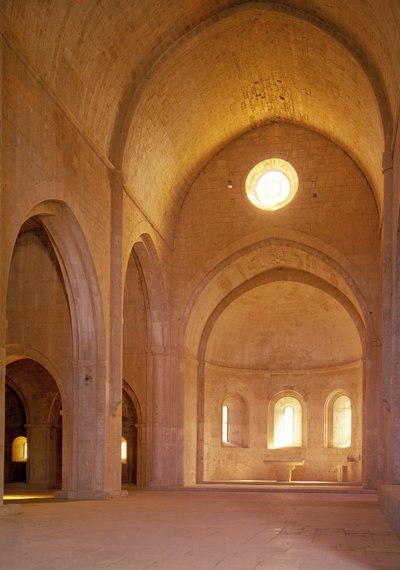 A nave da abadia cisterciense, fundada em 1146 de French School
