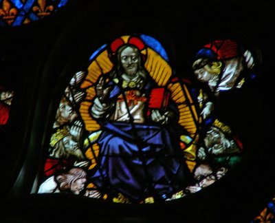 A rosácea oeste representando uma cena do livro do Apocalipse: sétima trombeta; os anciãos se prostram diante do trono (11:15). de French School