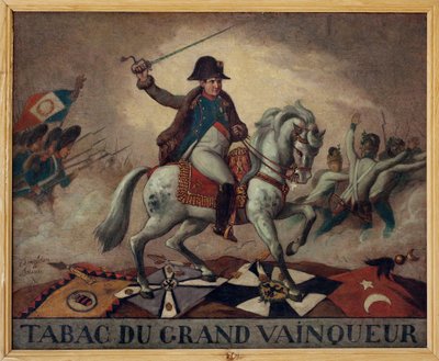 Para o tabaco do grande vencedor. (Retrato equestre de Napoleão Bonaparte (1769-1821), levando as suas tropas à batalha. Na parte de trás da tela um quatrain: "O sucesso dos seus negócios,/As suas vitórias em cem lutas,/Não guardem outros segredos/One take de French School
