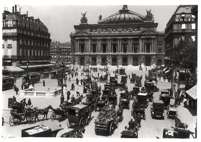 Tráfego em frente à Ópera de Paris, 1890-99 de French School