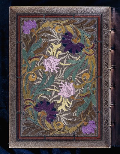 Capa de livro superior, com desenho semi-naturalista de flores de lótus e flores de madressilva, 1886 de French School
