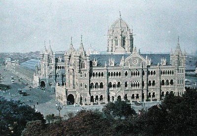 Victoria Terminus, Bombay, gravada por Gillot, c.1910 (cor litho) de French School