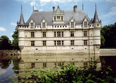 Vista do Chateau dAzay-le-Rideau, construído por Gilles Berthelot, 1518-27 de French School