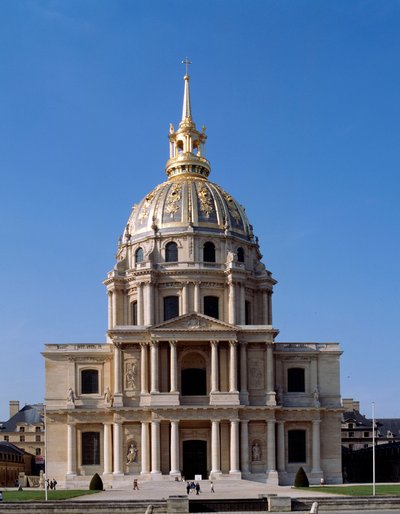 Vista do Hotel des Invalides, um monumento parisiense, cuja construção foi encomendada por Luís XIV em 1670. Paris de French School