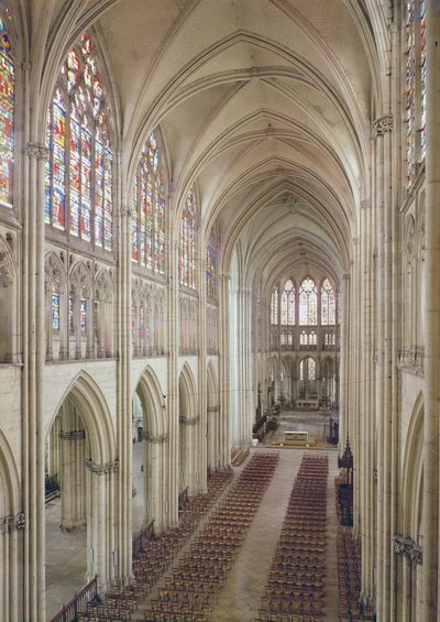 Vista da nave e do coro, construída entre 1314 e 15 século de French School