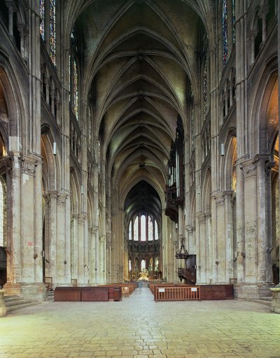 Vista da nave, iniciada em 1194 de French School