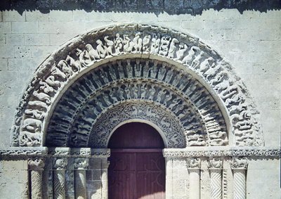 Vista do portal do transepto sul, 1150-75 de French School