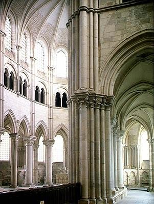 Vista do transepto e parte do ambulatório, 1120-50 de French School