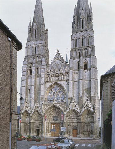 Fachada oeste da Catedral de Bayeux de French School