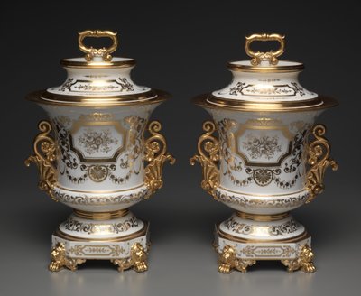 Balde de sorvete branco e dourado, fábrica de Jacob-Petit de French School