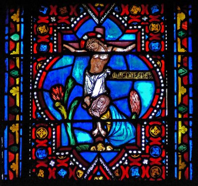 Janela n1-L representando uma cena da vida de Santa Maria Madalena - o santo ao pé da cruz de French School