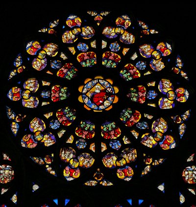 Janela da janela rosa do sul representando Deus Pai rodeado de querubins e anjos. Nas lancetas: a vida de Moisés (rosácea - interna) de French School