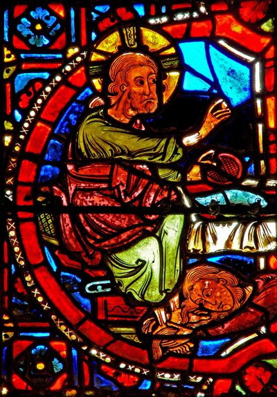 Janela w17 retratando uma cena da vida de Santa Maria Madalena - a Santa Lavando os pés de Cristo de French School