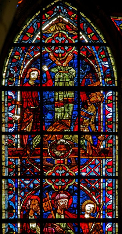 Janela w204 retratando a crucificação de São Pedro de French School