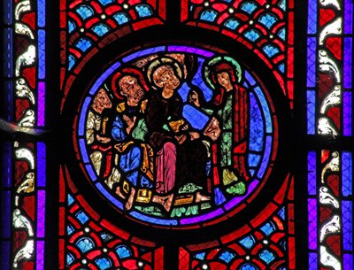 Janela w2 retratando uma cena da vida de Santa Maria Madalena - o santo diz aos discípulos da ressurreição de French School