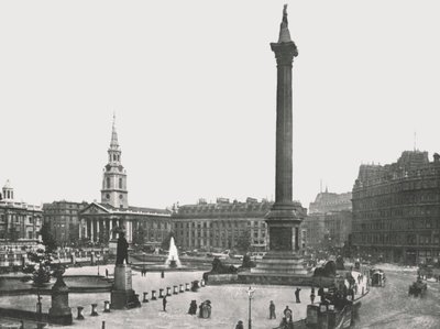 Trafalgar Square, Londres, 1895. de Frith and Co