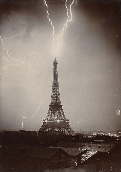 A Torre Eiffel atingida por relâmpago, 1902 (impressão em prata gelatinosa) de Gabriel Loppe
