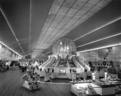 Globo iluminado de Cel-O-Glass no Salão da Agricultura na Feira Mundial de Nova York, 1939 de Gabriel Moulin