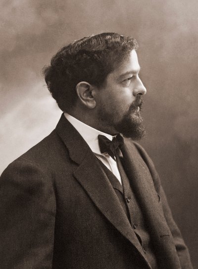 Compositor francês (1862-1918) Claude Debussy - Retrato do compositor francês Claude Debussy (1862-1918) 1908 - foto Nadar. de Gaspard Felix Tournachon Nadar