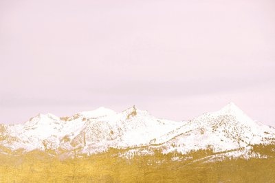 Montanhas Nevadas Douradas de Gemma Bardot