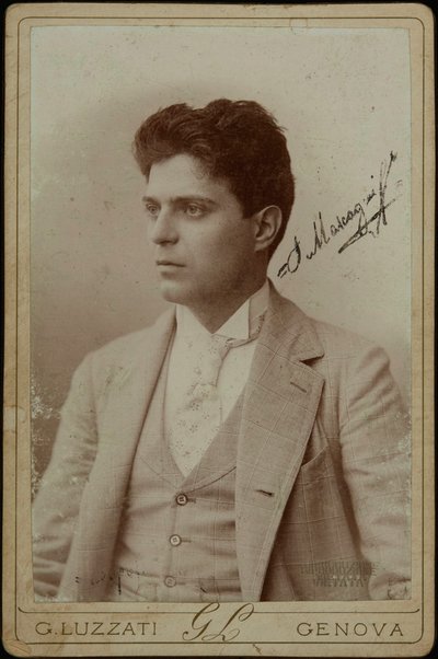 Retrato do compositor Pietro Mascagni 1863-1945, c. 1890. de Genova . Photo studio Luzzati