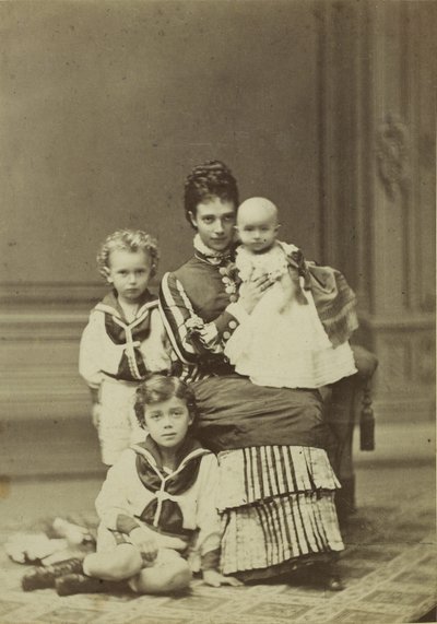 Grã-duquesa Maria Fyodorovna com filhos, Nicholas Alexandrovich, George..., c. 1875. de Georg Emil Hansen