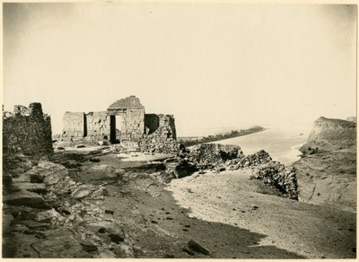 Ruínas do templo, com o Nilo ao fundo, Qasr Ibrim, Egito, fotografia de Georg Steindorff, ca 1930 de Georg Steindorff