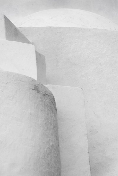 Curvas arquitetónicas brancas de George Digalakis