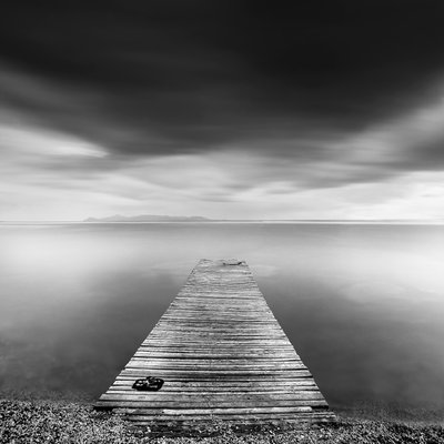 Serenidade no Cais de Madeira de George Digalakis