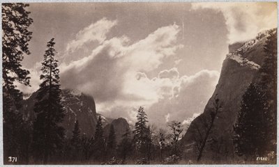 Vale de Yosemite, com nuvens de George Fiske