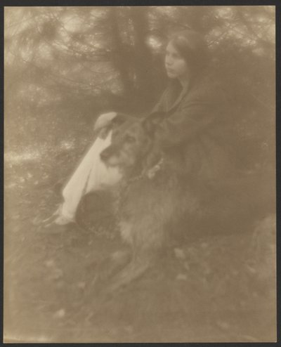 [Mulher sentada com cão]. de George H. Seeley
