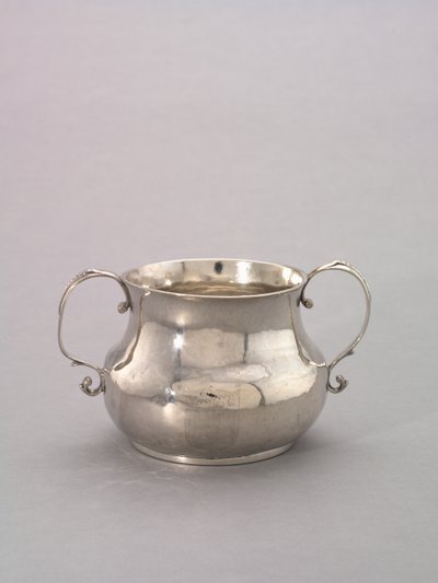 Taça de duas mãos, c.1720 de George Hanners