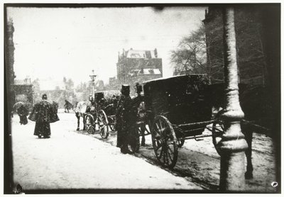Vista do Leidseplein em Amesterdão com trânsito de carruagens num dia de inverno de George Hendrik Breitner