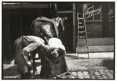 Farrier no trabalho com um cavalo de George Hendrik Breitner