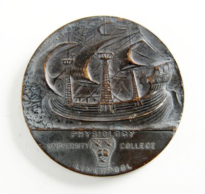 Medalha George Holt de Fisiologia da Universidade de Liverpool de George James Frampton
