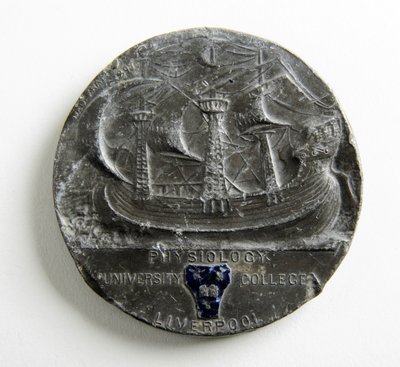Medalha George Holt de Fisiologia da Universidade de Liverpool de George James Frampton